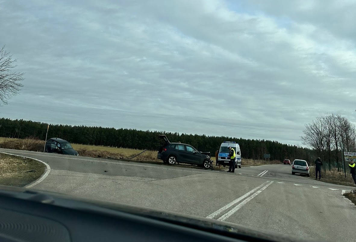 Olszany: Zderzenie dwóch pojazdów osobowych 