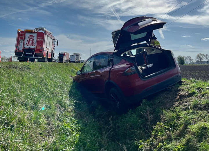 Przez nadmierną prędkość jazdę zakończył w rowie [FOTO] 