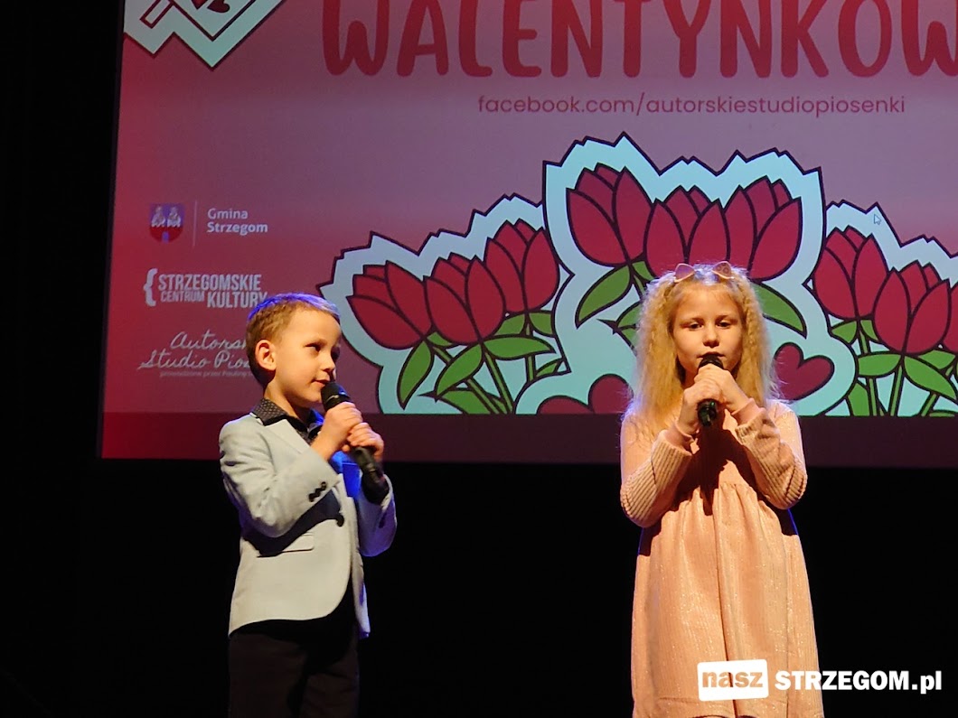 Koncert walentynkowy w wykonaniu strzegomskich piosenkarzy amatorów [FOTO] 