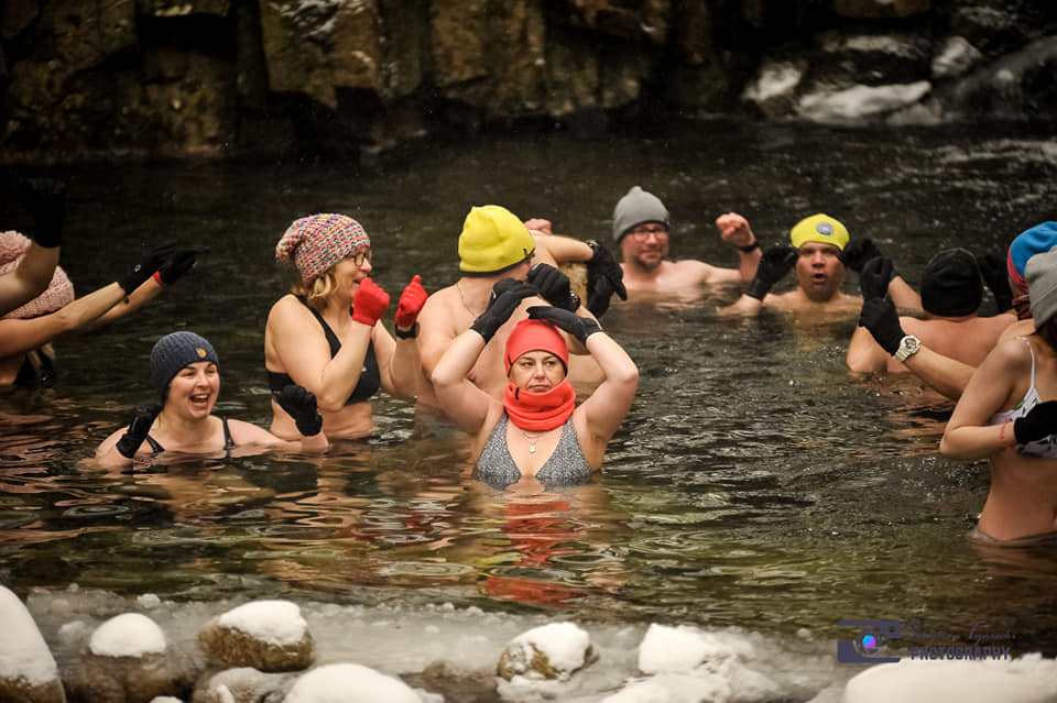 Dla Amelki i Alanka weszli do lodowatej wody [FOTO] 