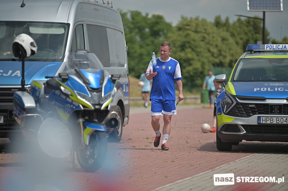 Grając w „nogę” – pomagali potrzebującym i zachęcali do służby w policji [FOTO] 