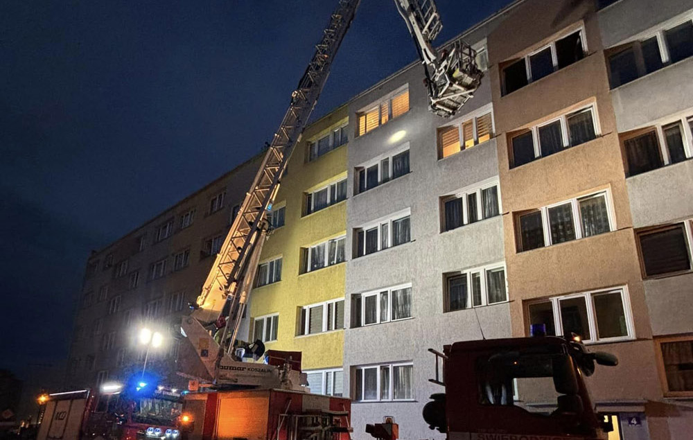 Strażacy ruszyli na pomoc uwięzionemu jerzykowi [FOTO] 