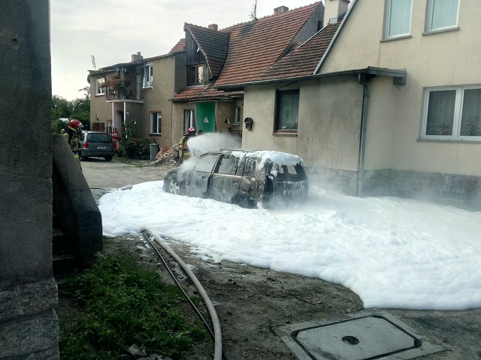 Spłonął samochód przy ul. Polnej 