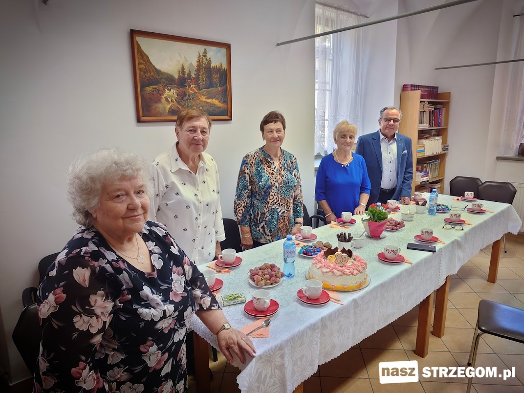 Wyjątkowe spotkanie urodzinowe osiemdziesięciolatków w strzegomskim Karmelu [FOTO]  
