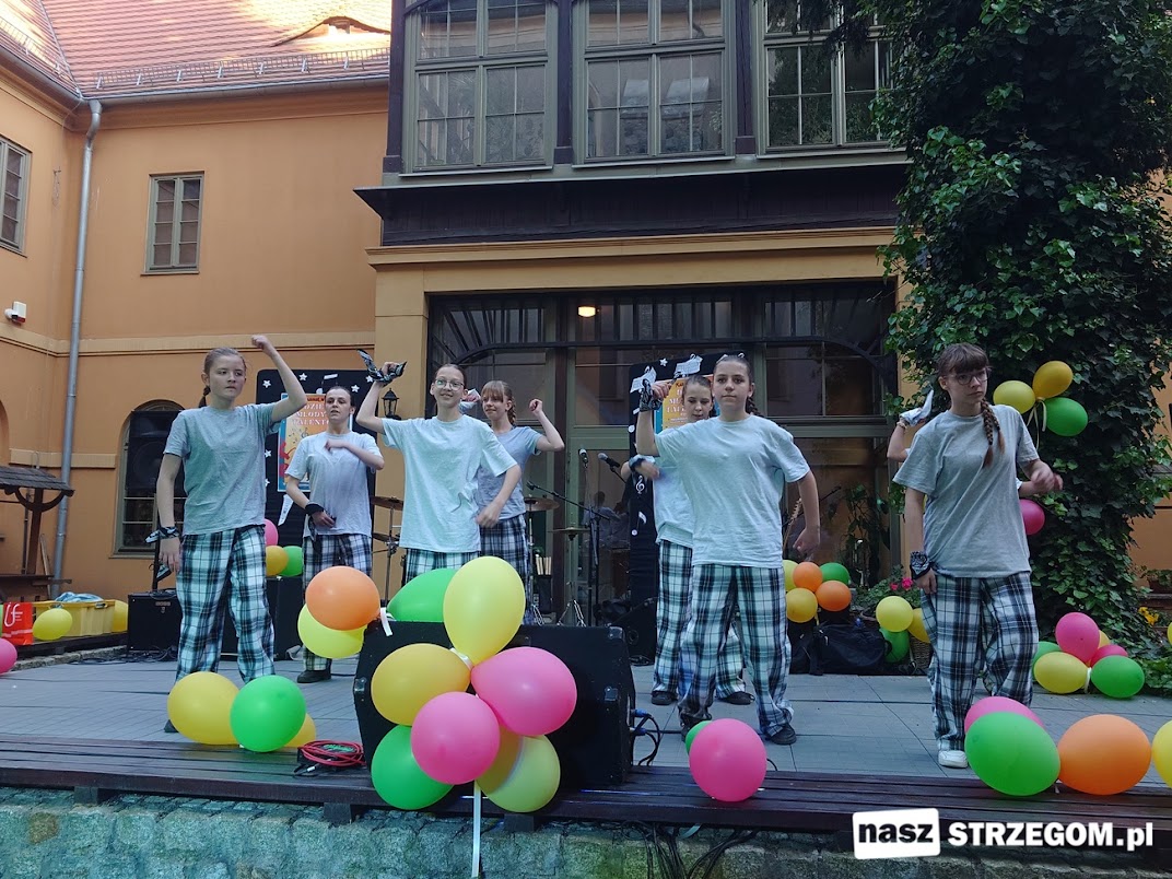 Strzegomskie młode talenty zadebiutowały na scenie w Karmelu [FOTO] 