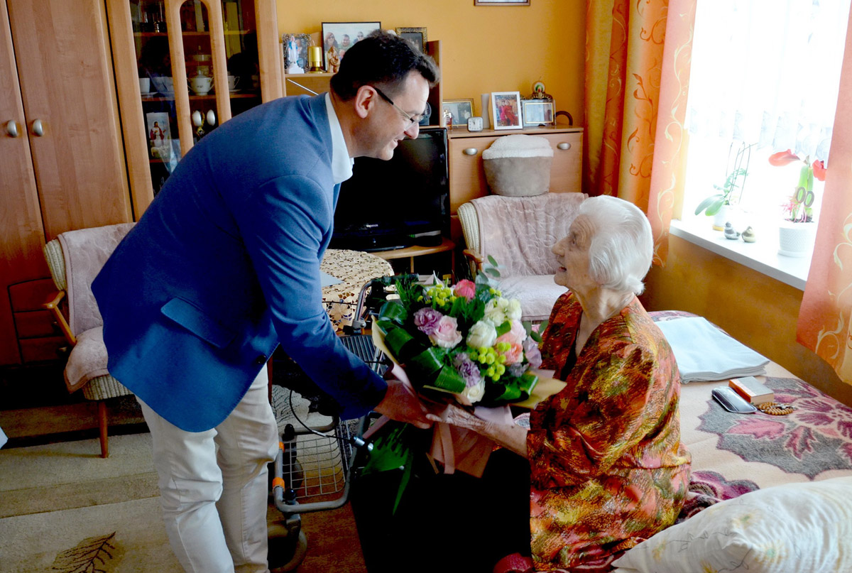 Wyjątkowy jubileusz 100-lecia urodzin Jadwigi Jaworskiej ze Strzegomia [FOTO] 
