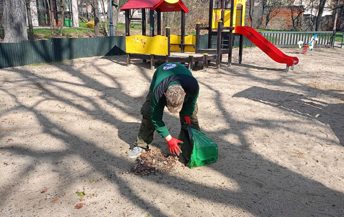 Miejskie piaskownice na celowniku Strzegomskiej Grupy Poszukiwawczej [FOTO] 