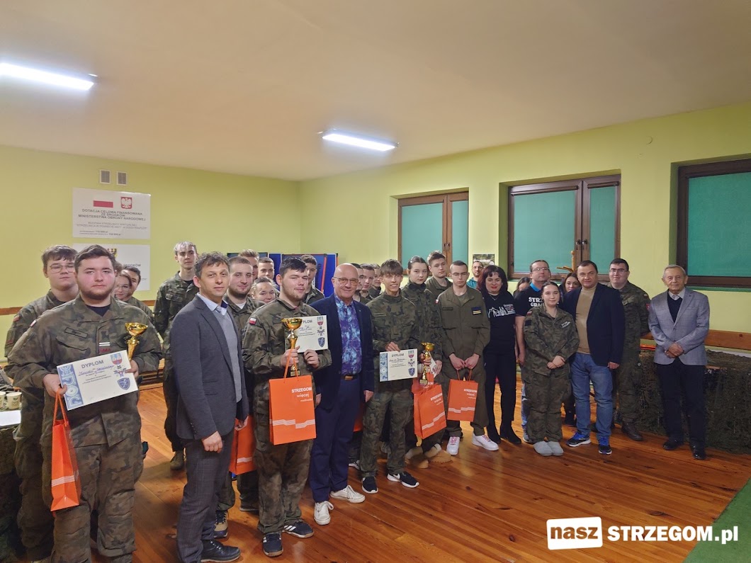 30 lat historii – jubileusz nadania sztandaru 14. Strzegomskiemu Pułkowi Radioliniowo-Kablowemu [FOTO] 