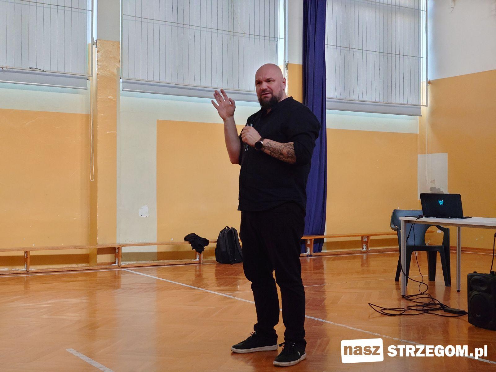 Rodzice w szoku po spotkaniu w Strzegomiu. „Nie mieliśmy pojęcia, co oglądają nasze dzieci w internecie” [FOTO] 