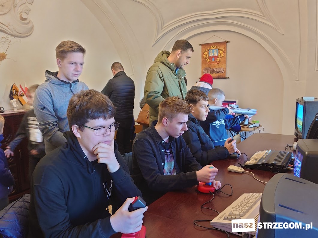 Tłumy w „Salonie gier retro 2.0” w Strzegomiu [FOTO]  