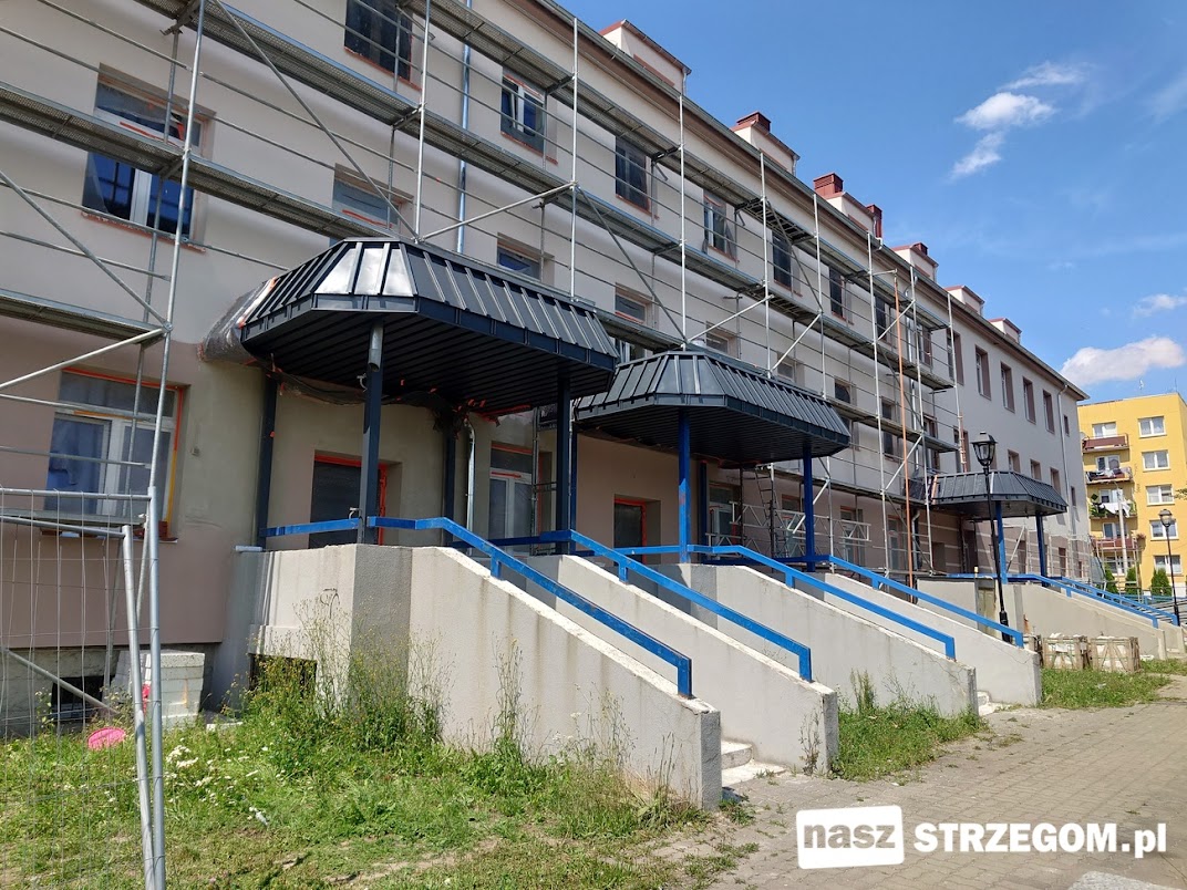 Trwa termomodernizacja siedziby OPS w Strzegomiu – finał prac we wrześniu [FOTO] 