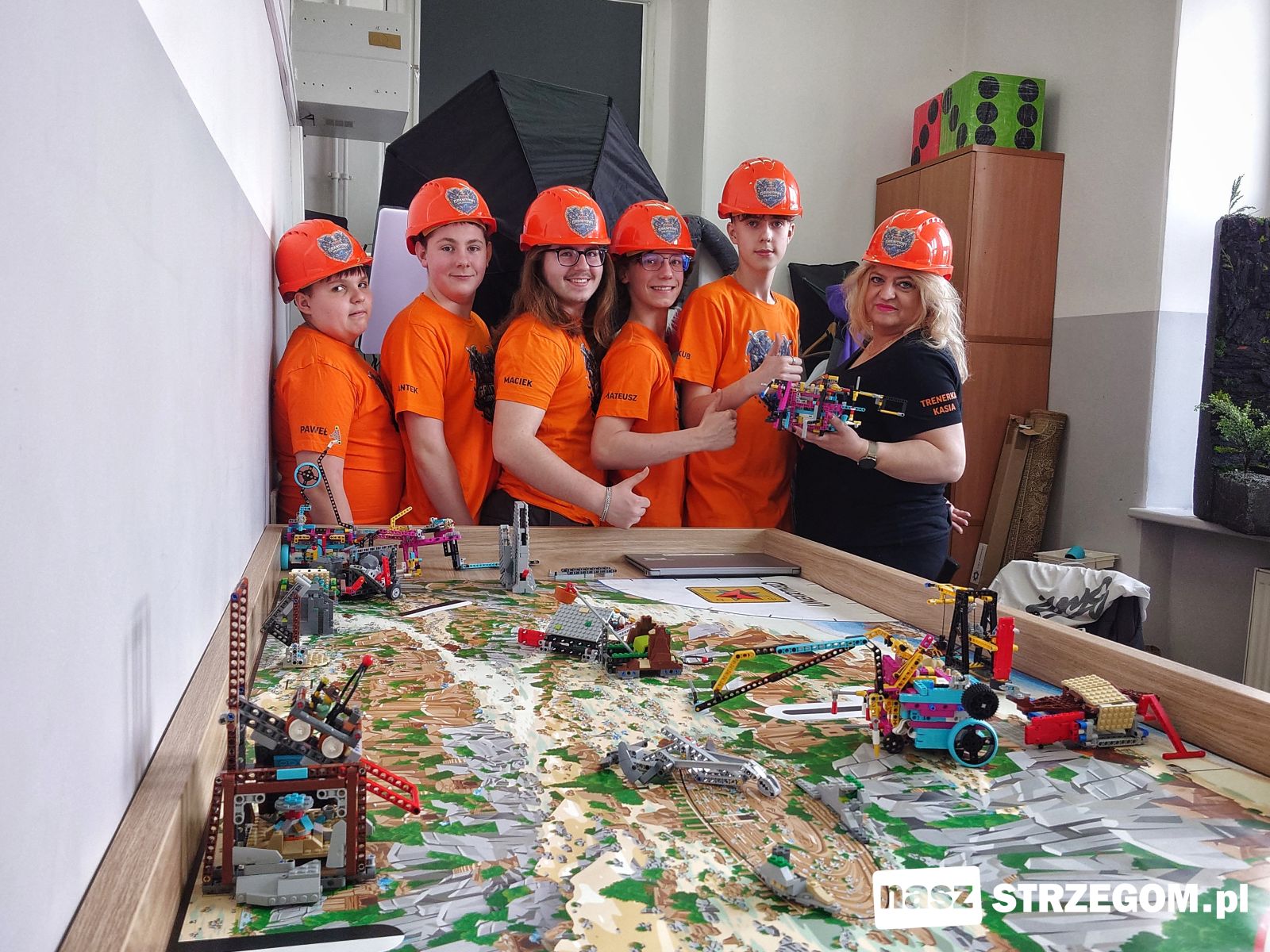 „Granitowi Wojownicy 4” ze strzegomskiej „Czwórki” powalczą o zwycięstwo w finale ogólnopolskiego First Lego League [FOTO] 