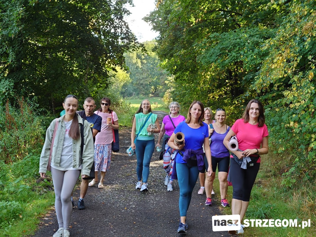 Zakończył się wakacyjny cykl jogi na świeżym powietrzu w Strzegomiu [FOTO] 