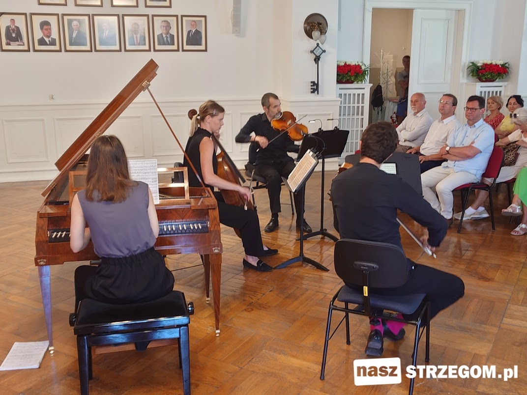 Zabytkowy fortepian i muzyka mistrzów – artystyczna uczta w Strzegomiu w ramach cyklu „Fortepian w Kamieniołomie” [FOTO] 