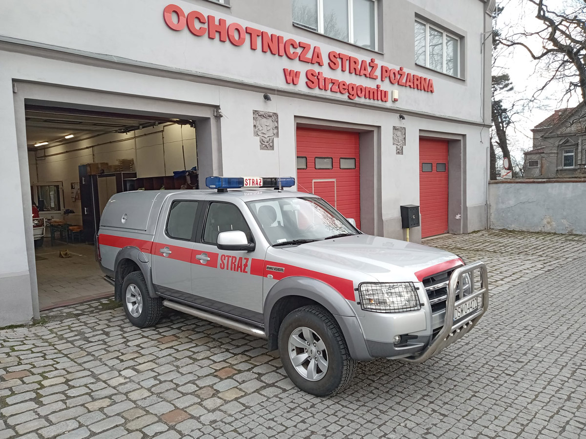  Samochód rozpoznawczo-ratowniczy w rękach strzegomskich strażaków  