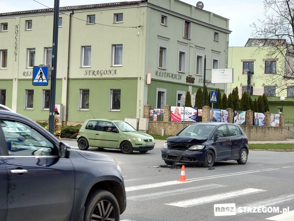 Zderzenie dwóch aut osobowych na Alei Wojska Polskiego [FOTO] 