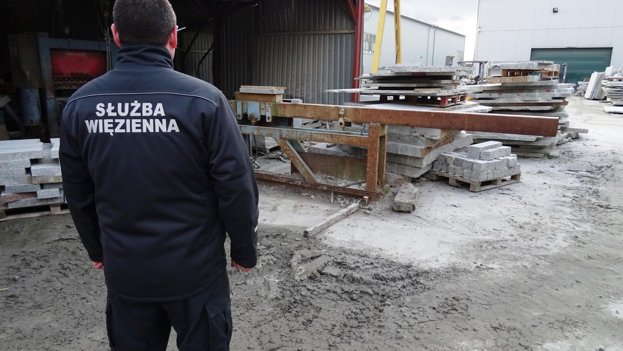 Skazani pracują w lokalnych zakładach kamieniarskich i kamieniołomach [FOTO] 