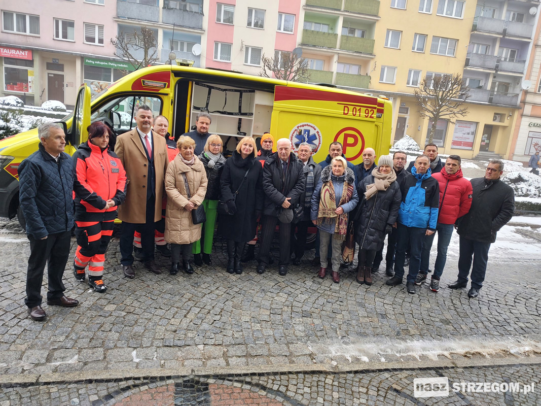 Nowe ambulanse w świdnickim pogotowiu. Pierwszy z nich trafił do Strzegomia [FOTO] 