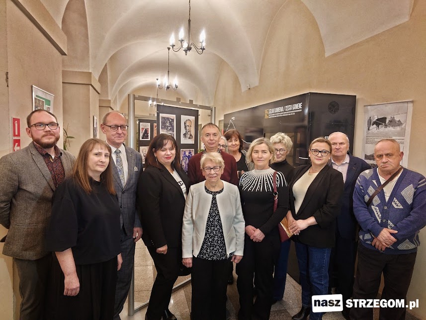 Pamięć o „nieludzkiej ziemi” - poruszający wernisaż o losach Sybiraków w Strzegomiu [FOTO] 