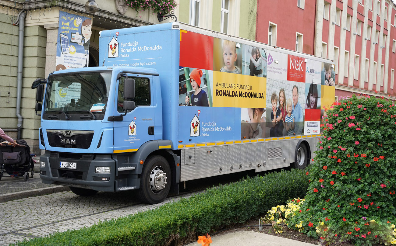 Mobilna klinika i program „NIE nowotworom u dzieci” niebawem w Strzegomiu!  