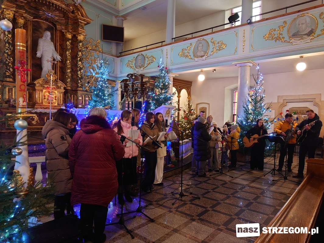 Wspólne kolędowanie ze strzegomską Scholą Ojca Pio [FOTO] 