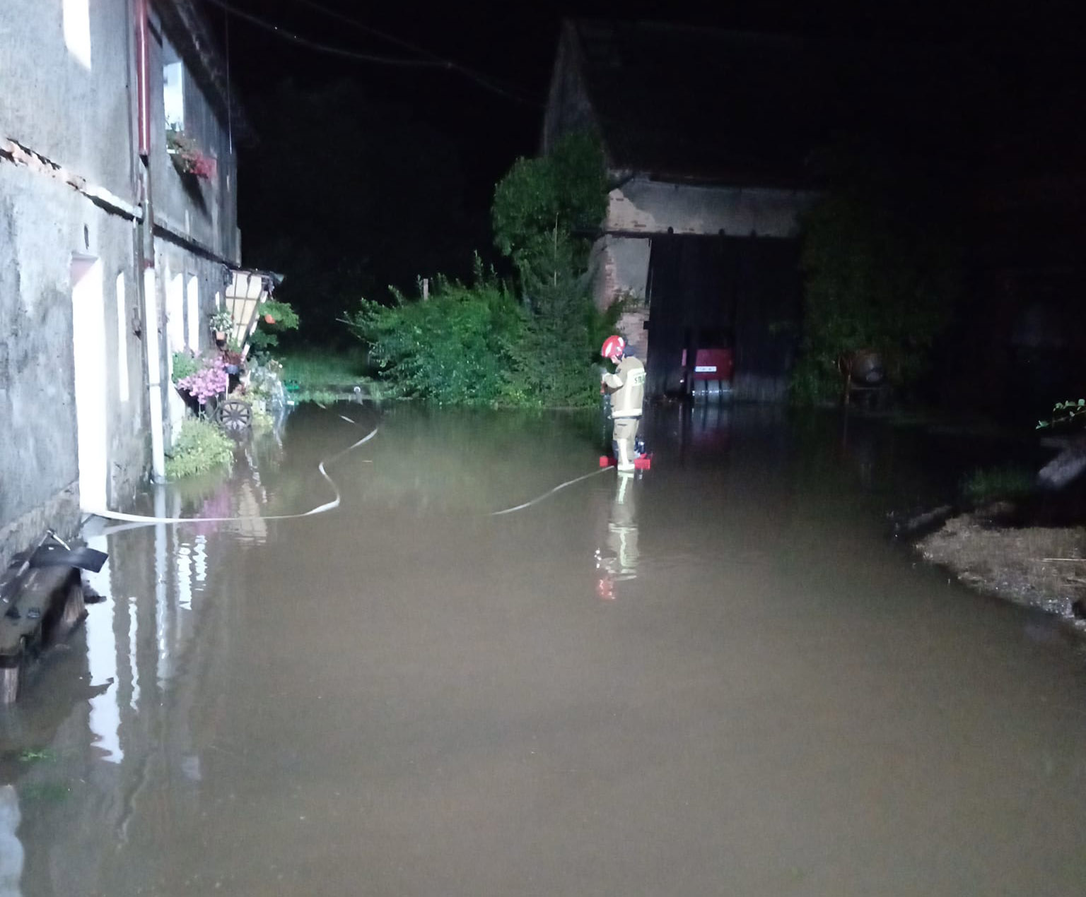 Pracowita noc strażaków po ulewach w powiecie [FOTO] 