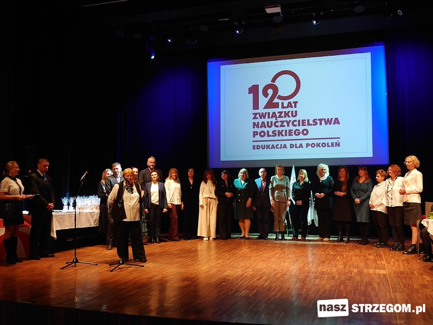 120-lecie ZNP. Uroczysta gala w Strzegomiu z udziałem zasłużonych pedagogów  [FOTO] 