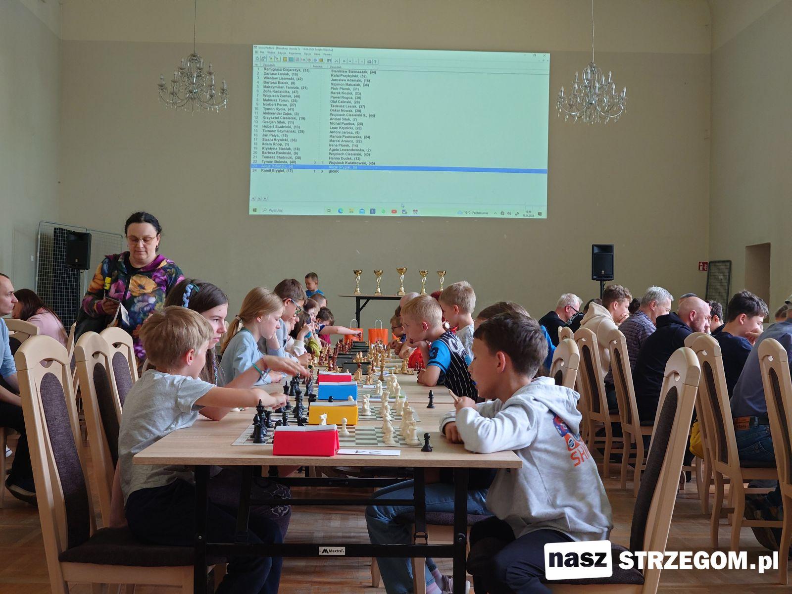 Strategia, koncentracja i emocje. Szachowe pojedynki podczas Święta Granitu Strzegomskiego [FOTO] 