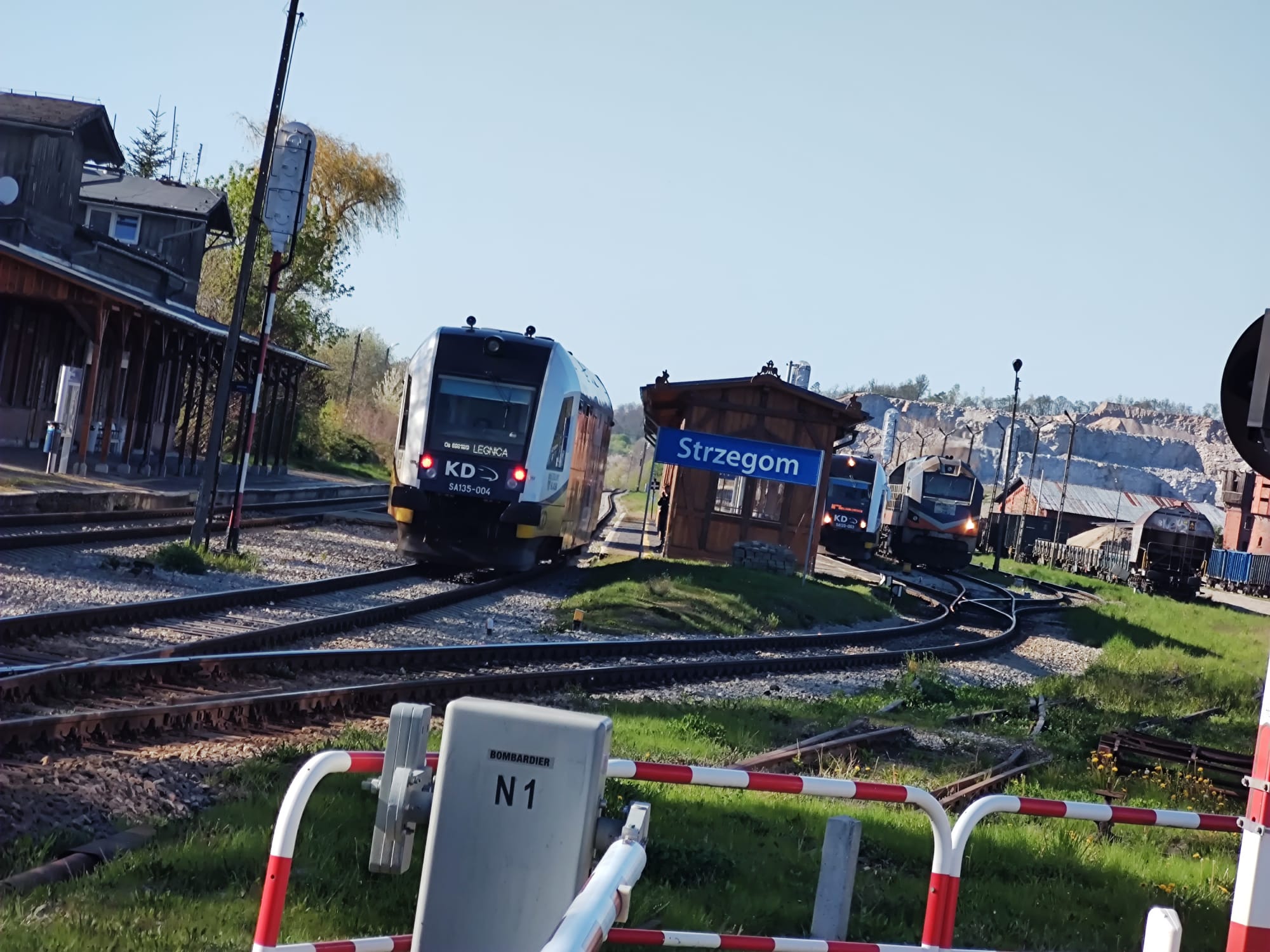 Bariery na strzegomskim dworcu kolejowym zatrzymały niepełnosprawnego.   