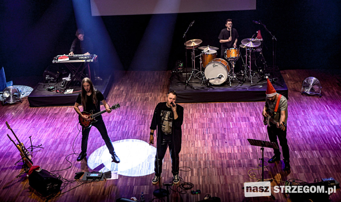 Fabryka świętowała jubileusz na strzegomskiej scenie. Artyści połączyli poezję z rockiem! 