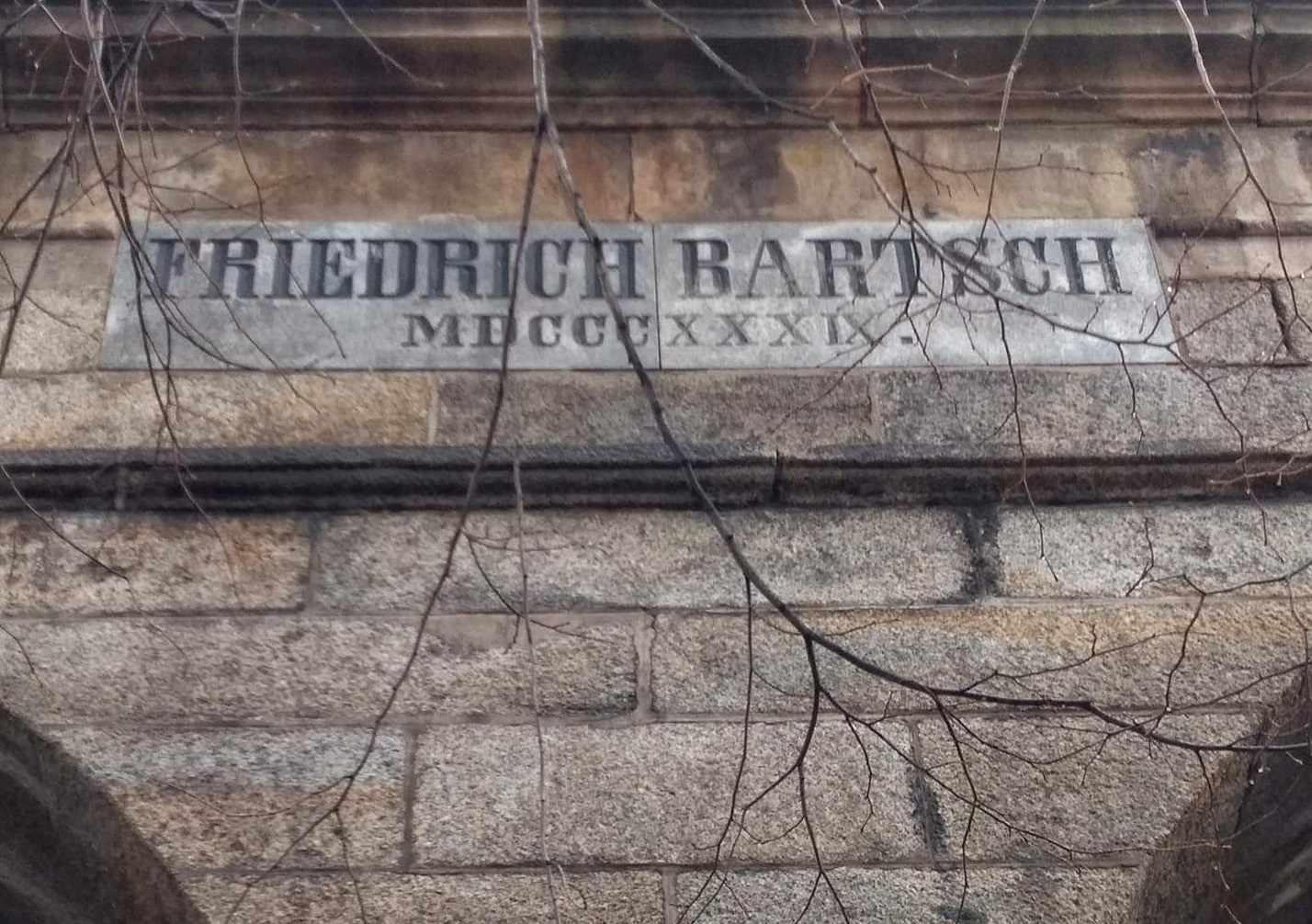 Pokazał wnętrze grobowca rodziny Bartsch [FOTO] 