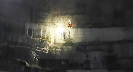 Pies w opałach. Na ratunek pośpieszyli mu strażacy [FOTO] 