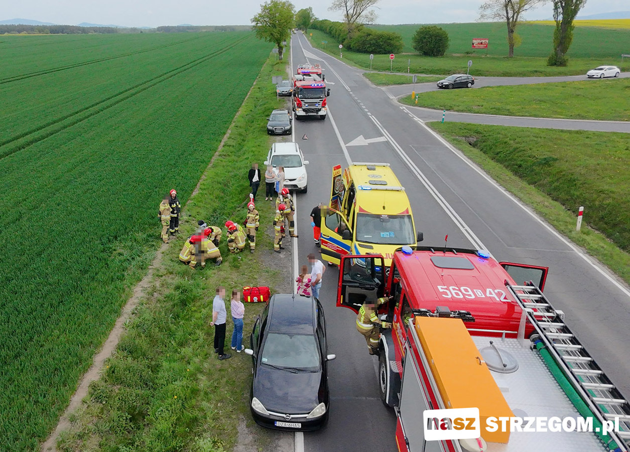 Zderzenie samochodu osobowego z motocyklem na drodze Świdnica-Strzegom [FOTO] 