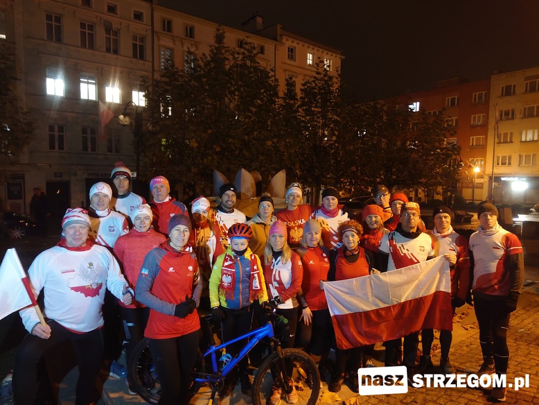 Biegacze ze Strzegomskiej Dwunastki na sportowo uczcili 106. rocznicę odzyskania niepodległości [FOTO] 