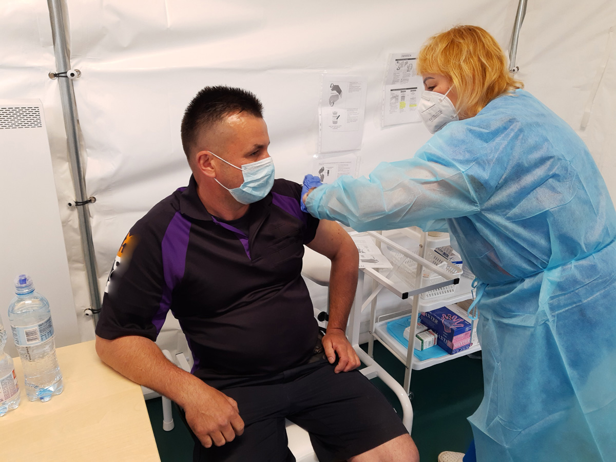 Ponad 73 tys. osób zaszczepionych przeciw COVID-19 w powiecie. Ile w gminie Strzegom? 