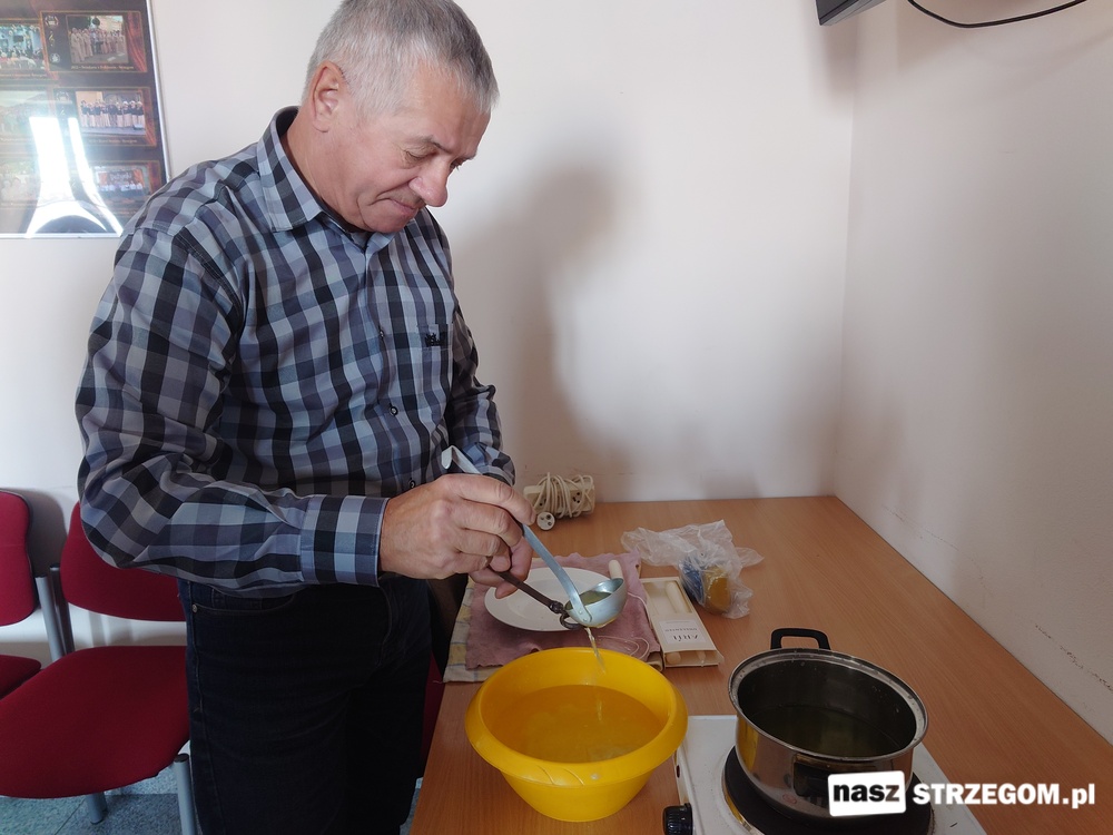 Poranek z wróżbami andrzejkowymi u strzegomskich emerytów [FOTO] 