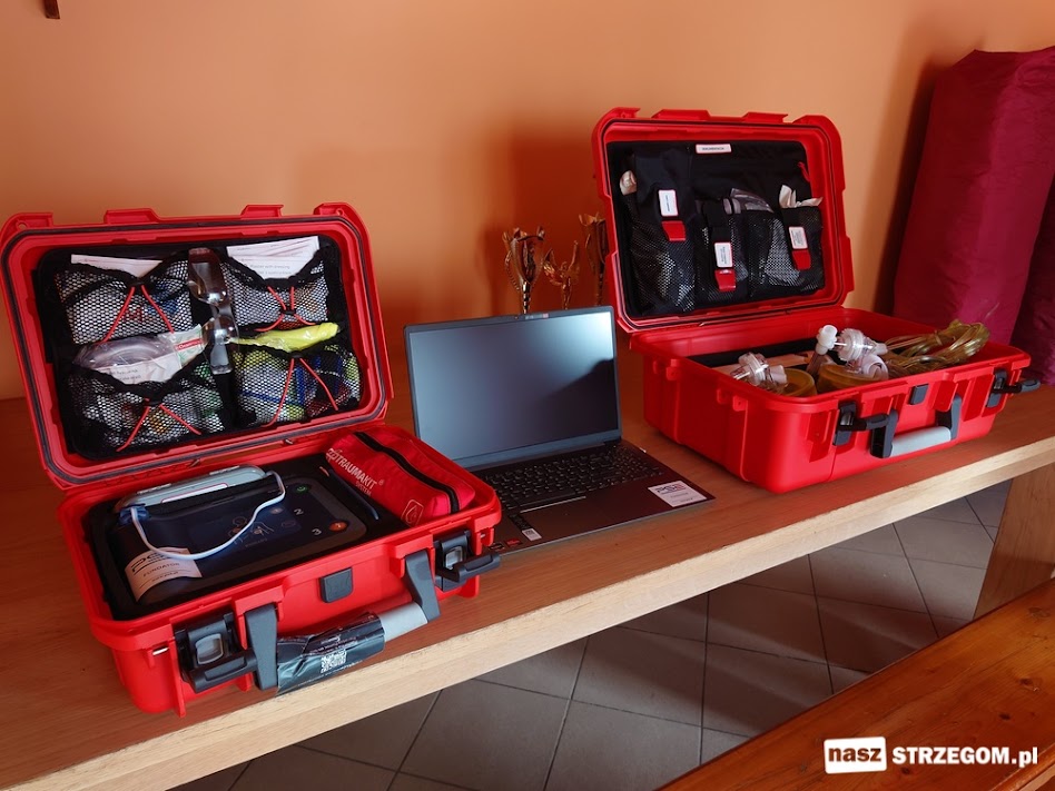 Dwa nowe defibrylatory AED dla strażaków i mieszkańców Olszan 