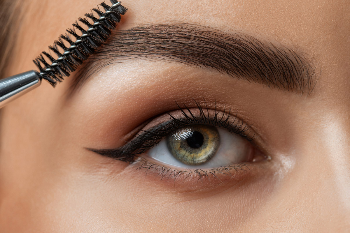 Jak zadbać o brwi? Odkryj produkty Claresa! 