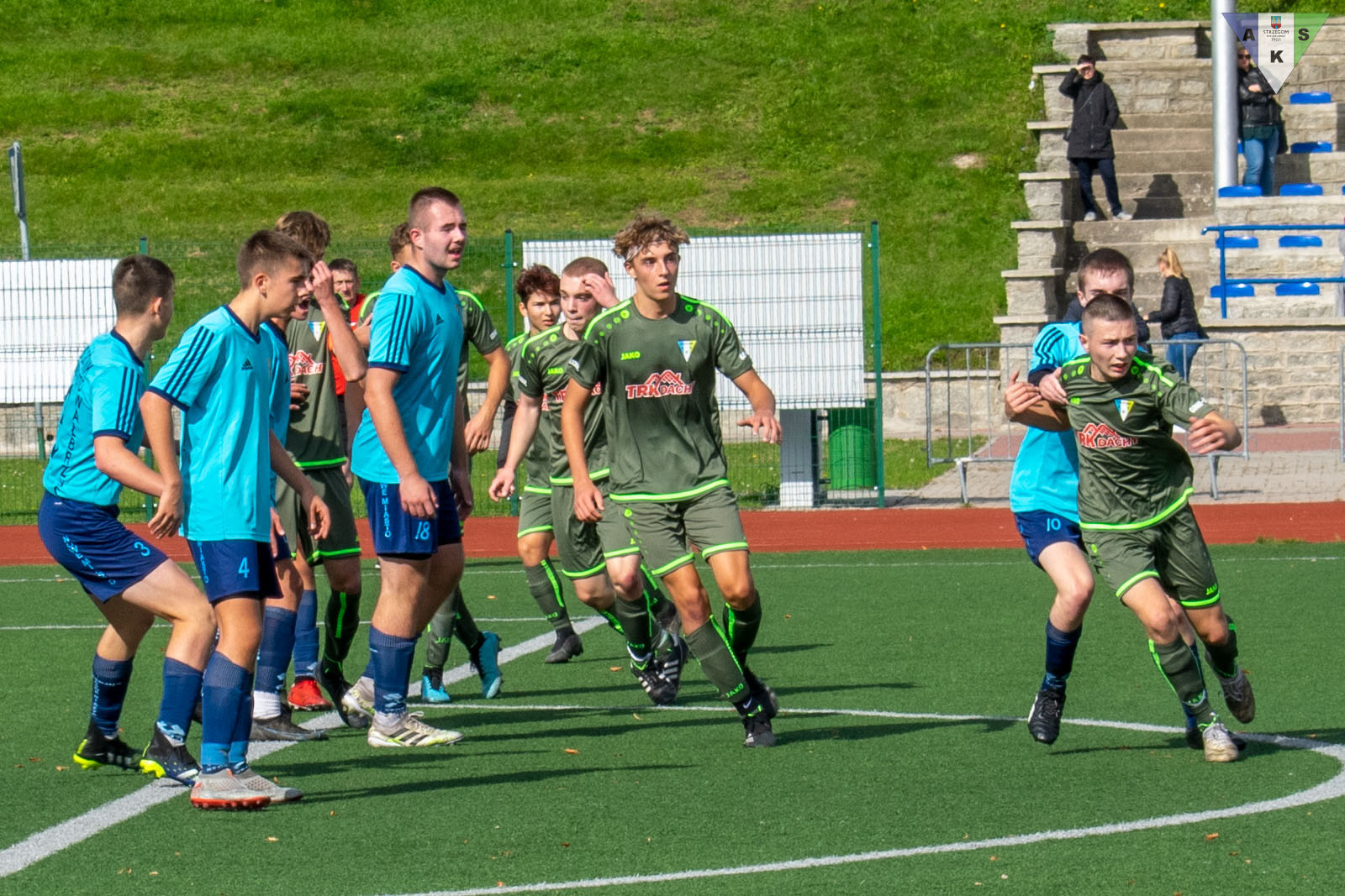 Wysoka wygrana strzegomskich juniorów młodszych i porażka juniorów starszych [FOTO] 