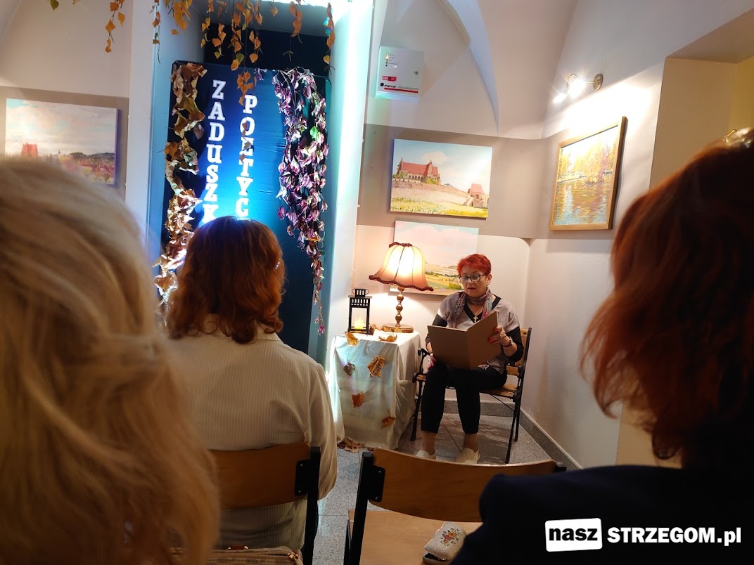 Strzegomscy poeci zaprezentowali swoją twórczość podczas pierwszych „Zaduszek poetyckich” [FOTO] 