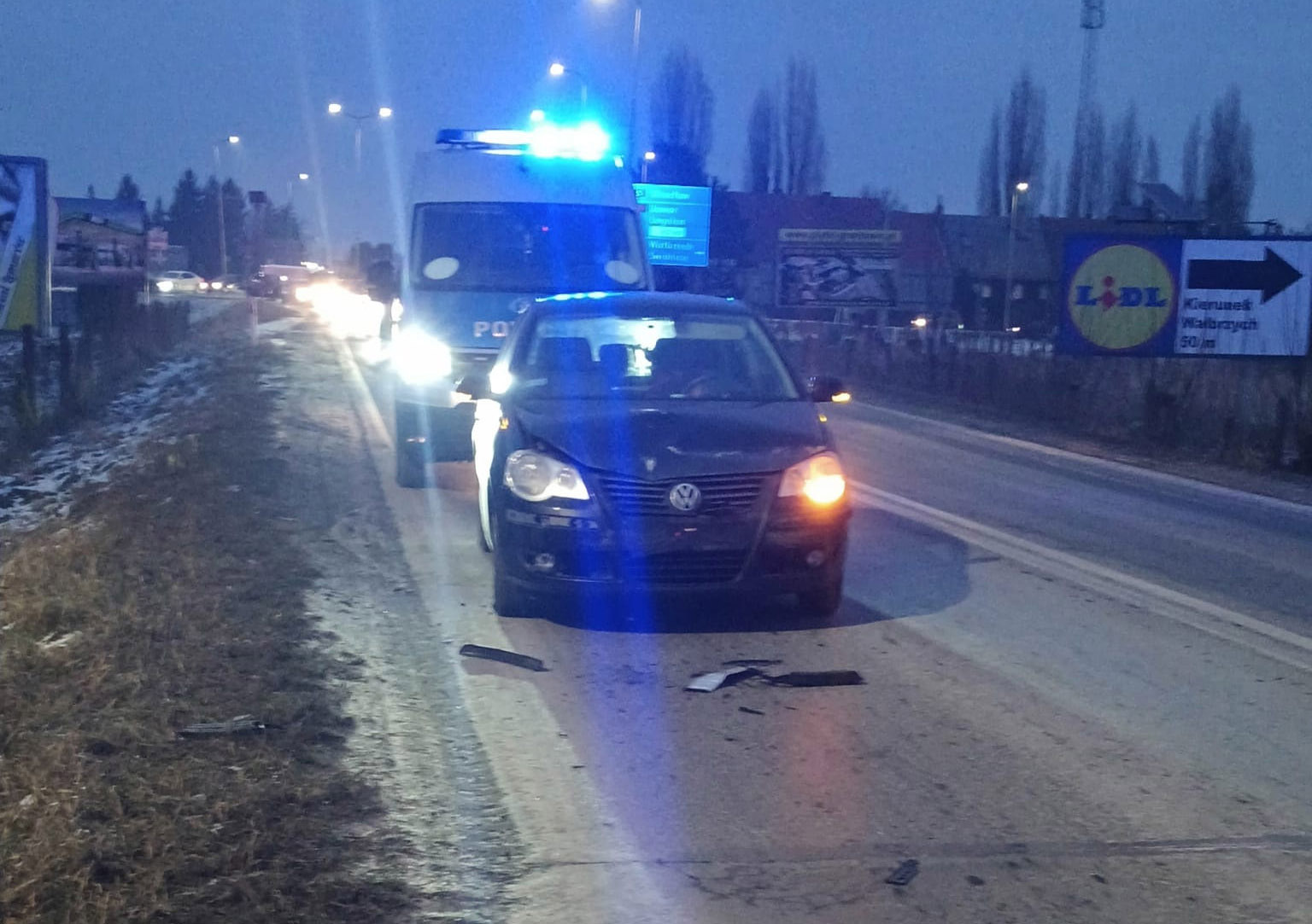 Zderzenie dwóch pojazdów na krajowej „piątce” w Strzegomiu [FOTO] 