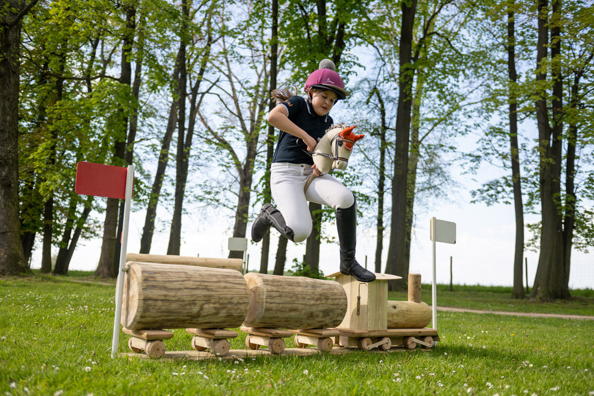 Hobby Horse w Morawie: pierwsze w Polsce zawody w jeździeckim triatlonie [FOTO] 