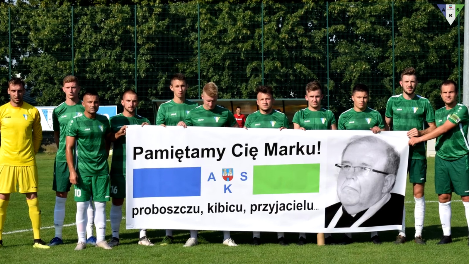 Piłkarze uczcili pamięć zmarłego ks. Marka Żmudy [FILM] 