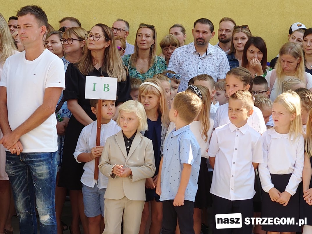 Początek roku szkolnego ze zmianą dyrektora w jednej ze strzegomskich szkół [FOTO] 