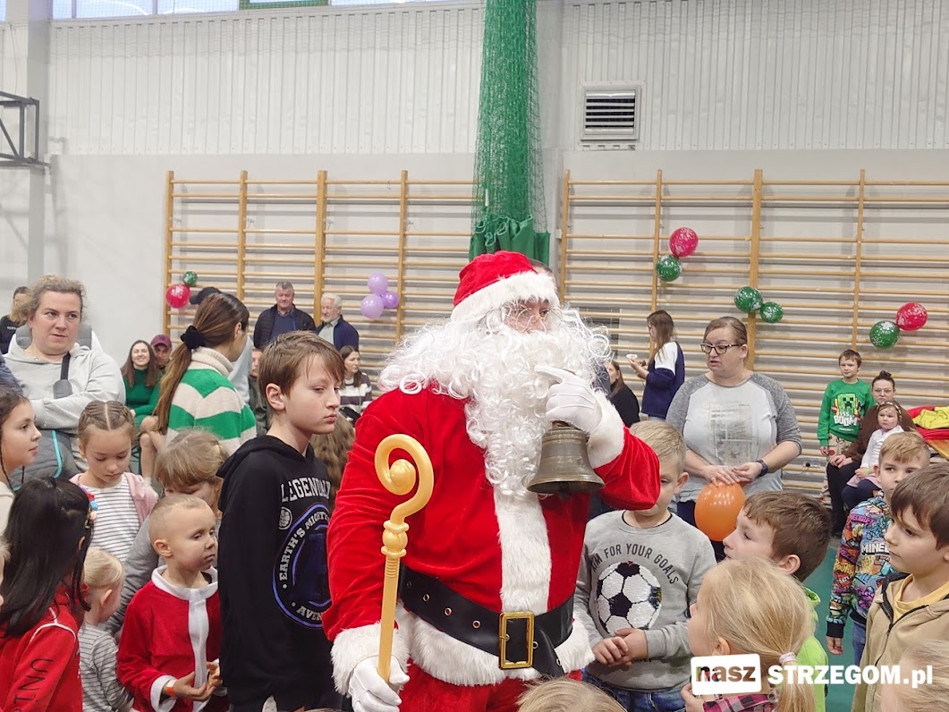Tłumy najmłodszych przywitały Świętego Mikołaja w Strzegomiu [FOTO] 