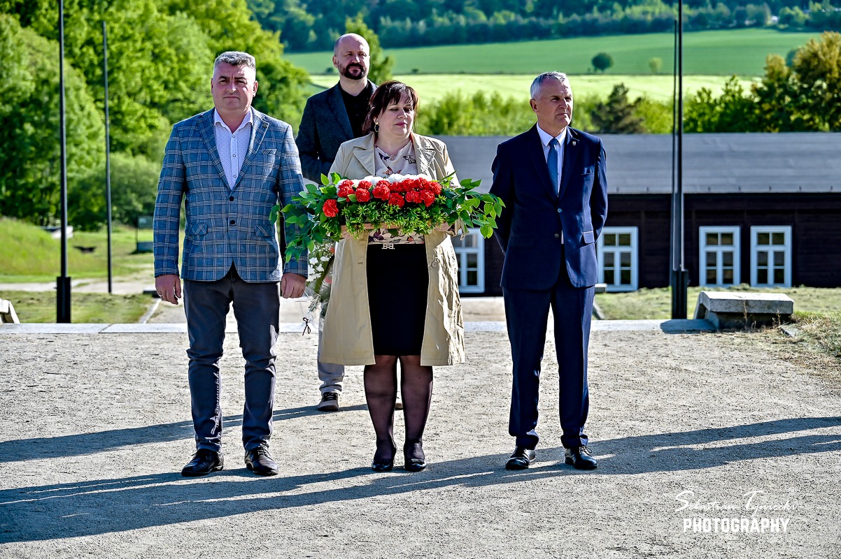 Samorządowcy i Strzelcy uczcili 80. rocznicę zakończenia II wojny światowej w Rogoźnicy [FOTO] 