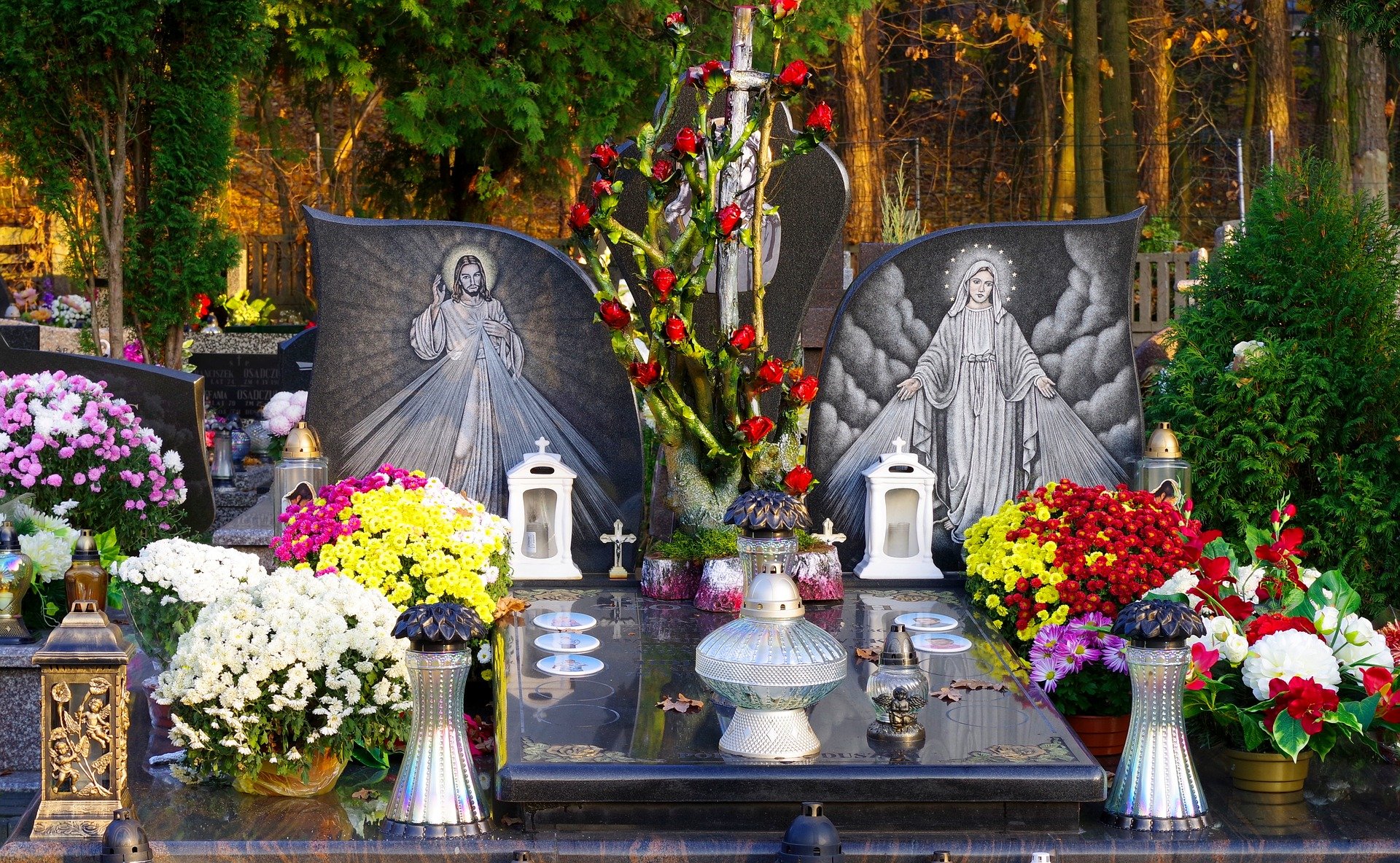 Wszystkich Świętych na strzegomskich cmentarzach 