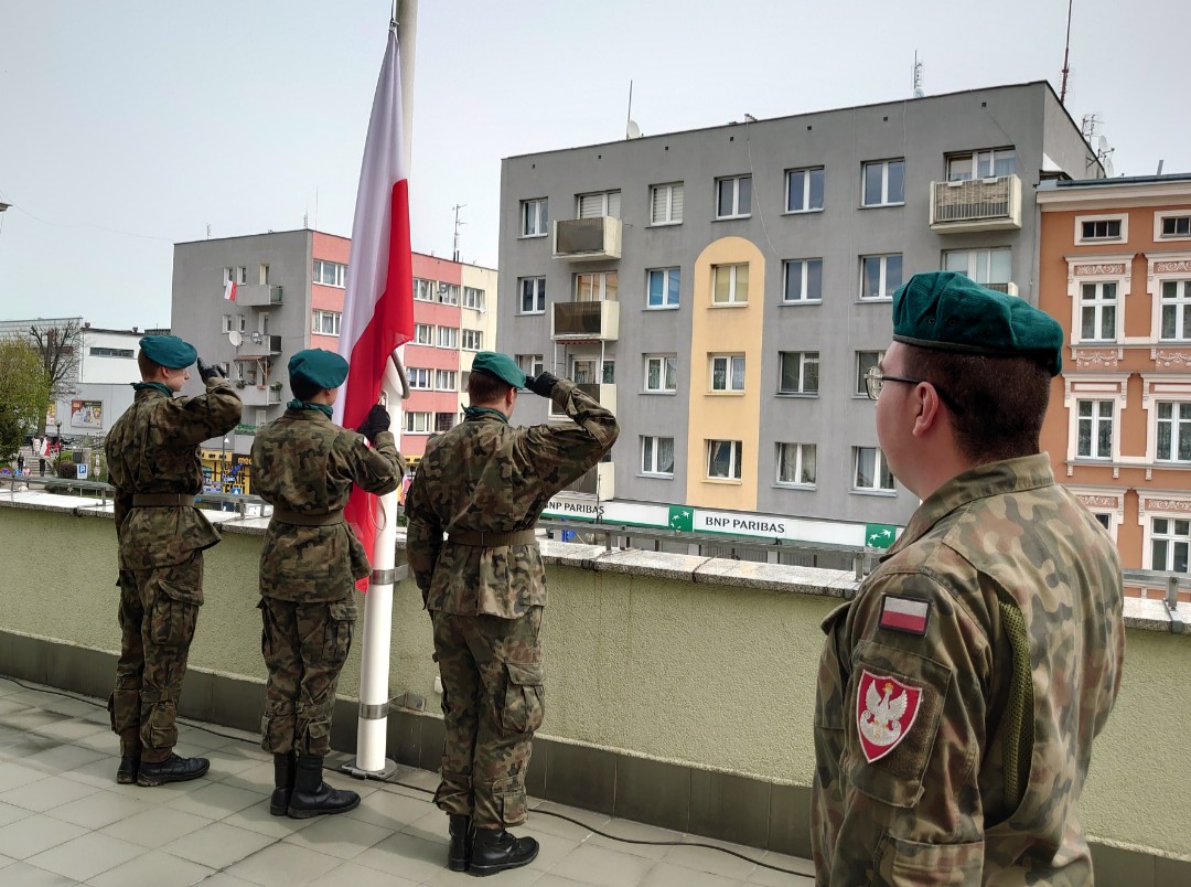 Biało-czerwona z okazji Dnia Flagi wzniesie się w czterech miejscach jednocześnie 