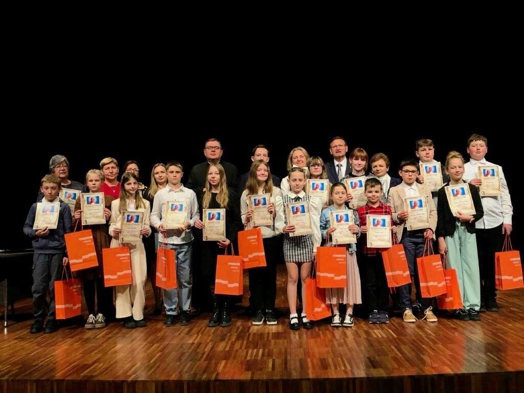 Uczniowie z gminy Strzegom laureatami konkursu papieskiego [FOTO] 