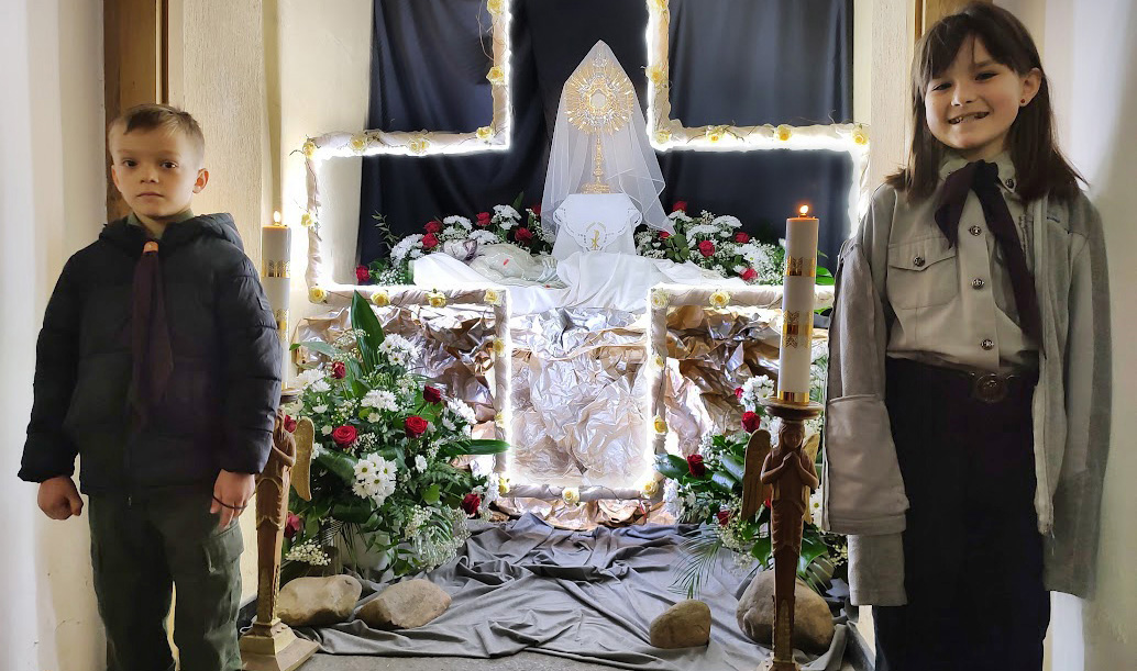 Wielka Sobota: święcenie pokarmów i adoracja Chrystusa [FOTO] 